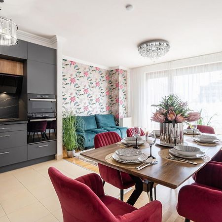 Penthouse Three Bedrooms, Three Balconies Apartment With Free Parking In Kiraly Street Boedapest Buitenkant foto