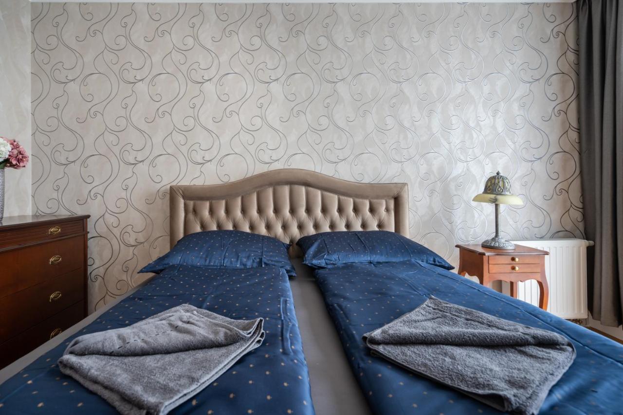 Penthouse Three Bedrooms, Three Balconies Apartment With Free Parking In Kiraly Street Boedapest Buitenkant foto
