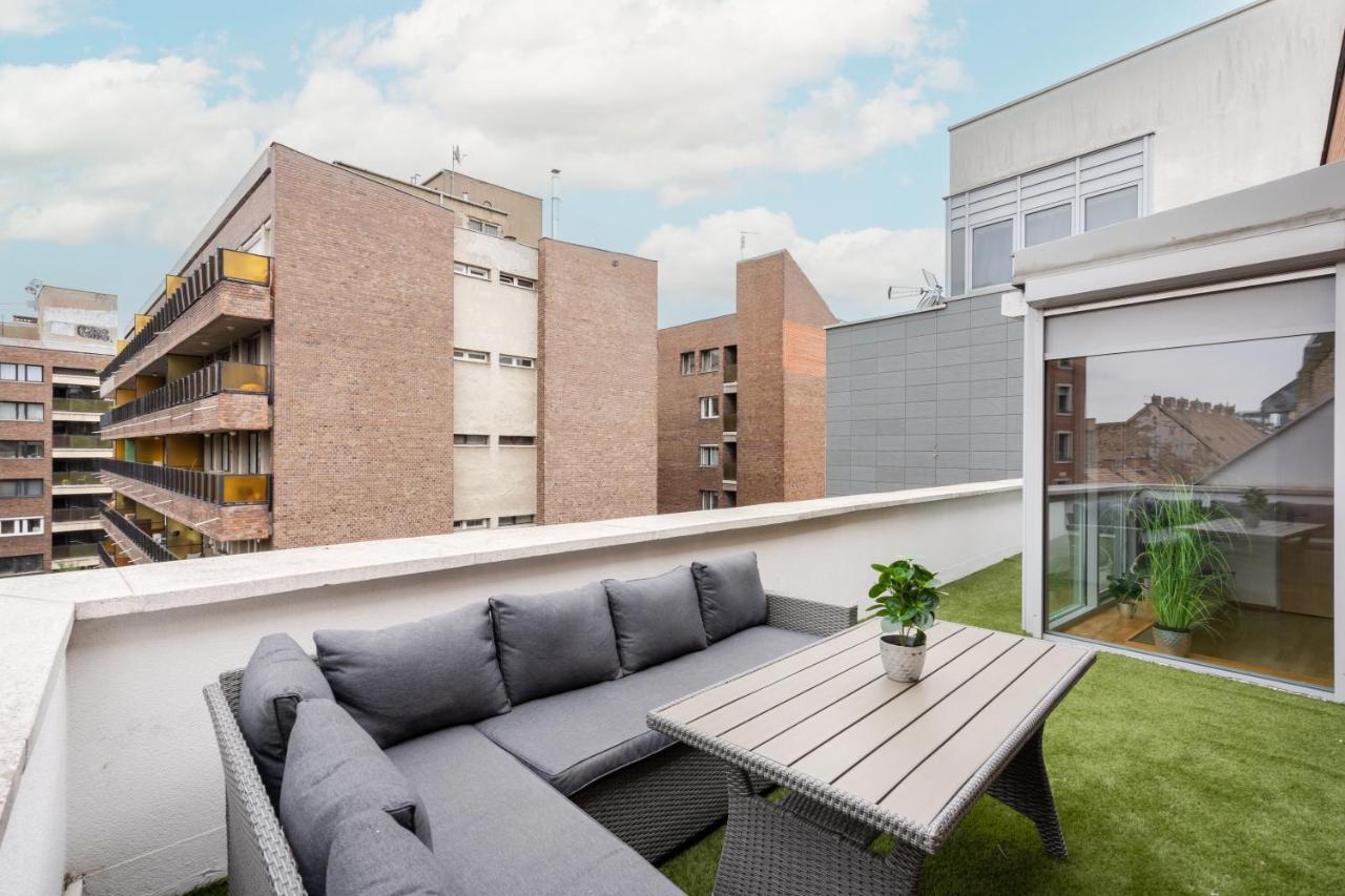 Penthouse Three Bedrooms, Three Balconies Apartment With Free Parking In Kiraly Street Boedapest Buitenkant foto