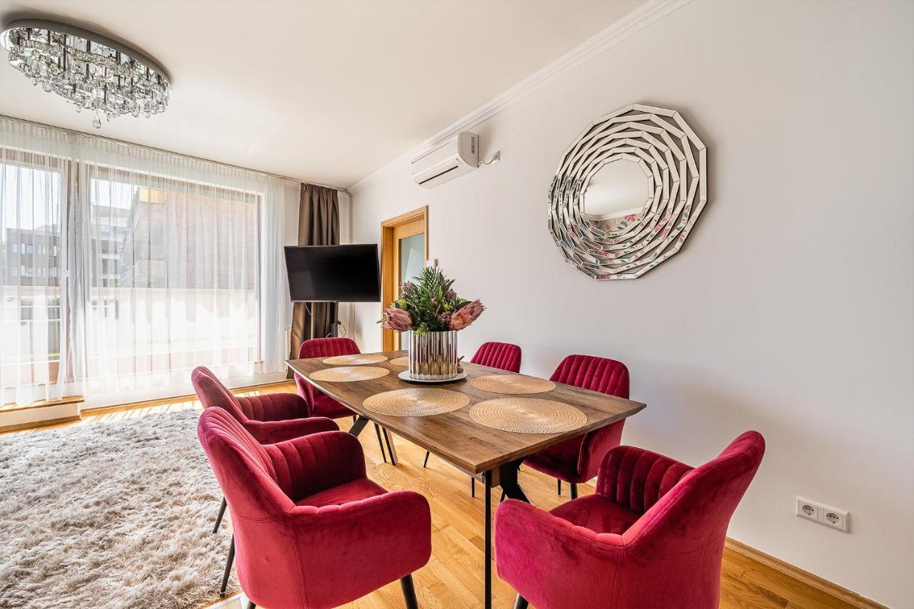 Penthouse Three Bedrooms, Three Balconies Apartment With Free Parking In Kiraly Street Boedapest Buitenkant foto