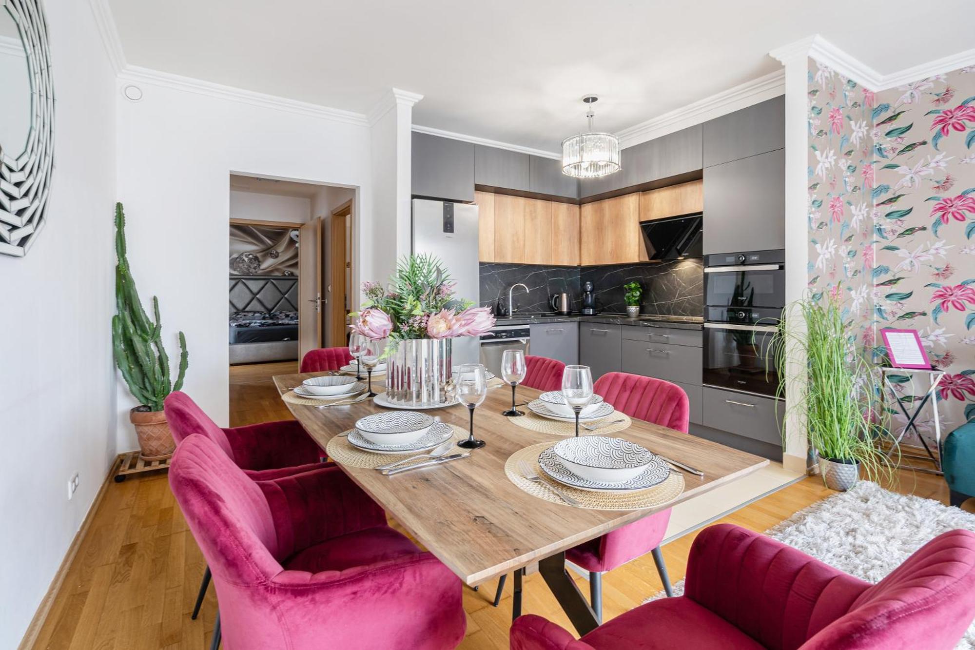 Penthouse Three Bedrooms, Three Balconies Apartment With Free Parking In Kiraly Street Boedapest Buitenkant foto