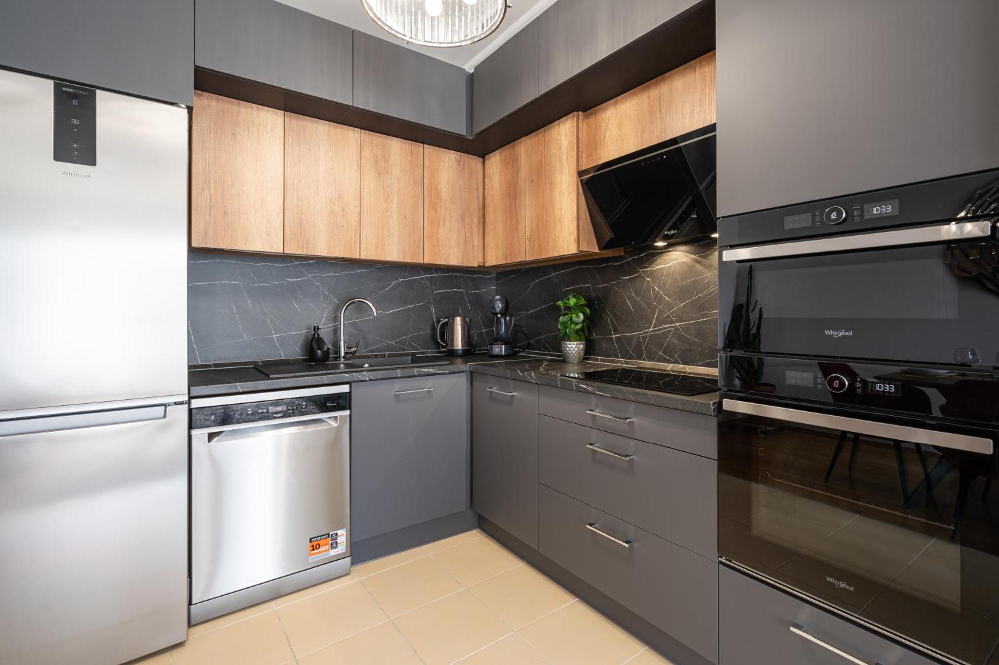 Penthouse Three Bedrooms, Three Balconies Apartment With Free Parking In Kiraly Street Boedapest Buitenkant foto